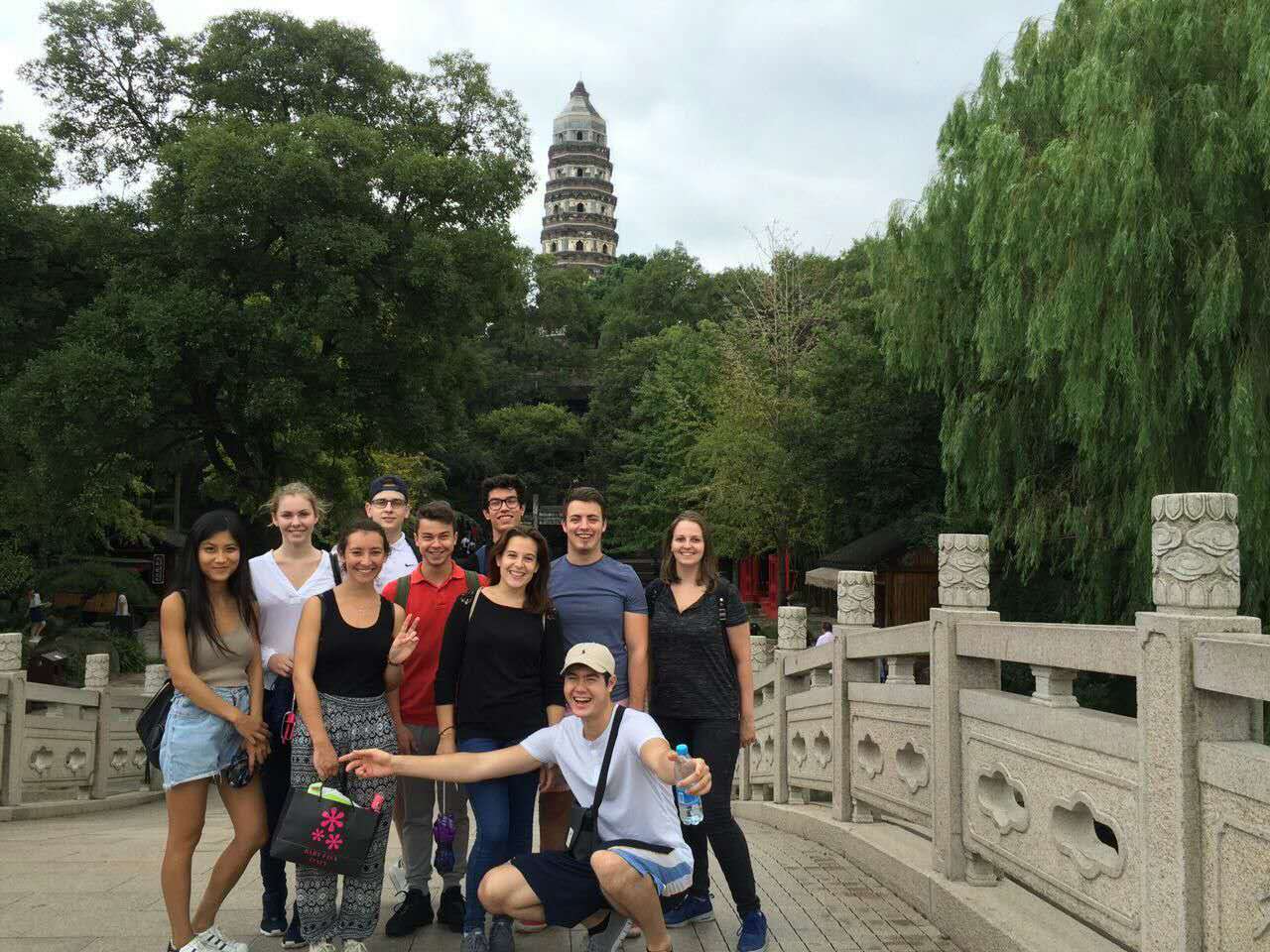 During these six weeks, the students had the opportunity to visit different places in China. They spent one day in Suzhou visiting gardens and the old town.