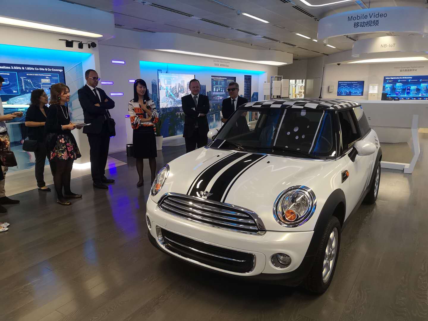 With cloudified VR, logical computing and image rendering are processed via the cloud, improving user experience and reducing the cost of terminals.