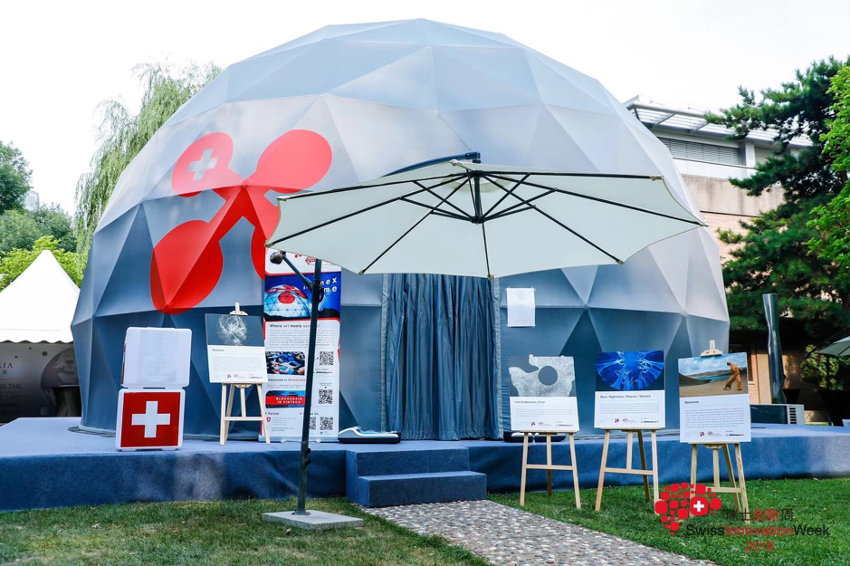 The swissnex Dome held its premiere night on July 2 during the Swiss Innovation Week’s welcoming cocktail event. Both the Ambassador of Switzerland as well as the Ambassador of Peru enjoyed the 360° cinematic spectacle away from the summer heat of Beijing. 