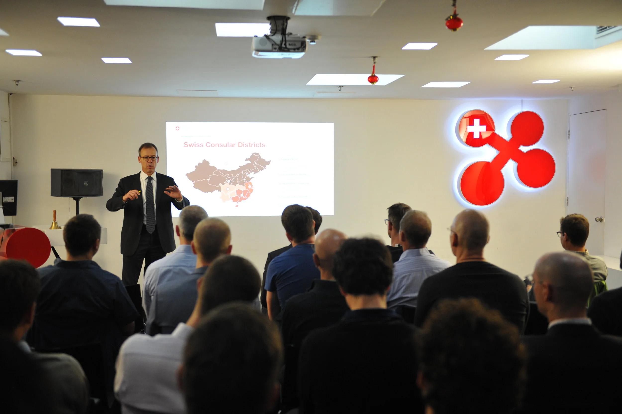 Mr. Olivier Zehnder, Consul General of Switzerland in Shanghai introduced to Sino-Swiss relations and Swiss presence in China and Shanghai.