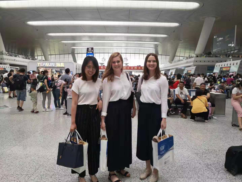 Ran Zhao (left), Christina Mark (middle) and Mirjam Haab (right) at the Shanghai Hongqiao Railway Station.