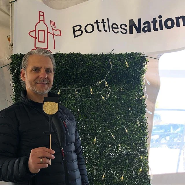 Picked out all the wines for the #NewBuffaloHarvestAndWineFestival from local Michigan Wineries and we had our selfie station up, plus gave away Walking Meat &amp; Cheese Boards, plus amazing gifts from shops and wineries during our 🍇 Grape Stomping