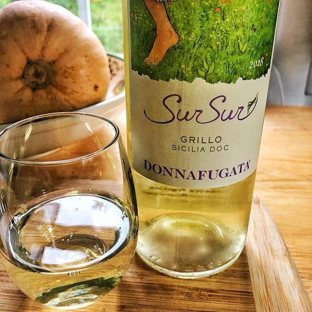 As usual we have Sunday night Italian-style. Started out by popping open @DonnaFugataWine SurSur Grillo ($22) is fermented and aged in stainless- loaded with fresh stone fruit, herbs, tropical notes, medium ripe acidity, lengthy on the finish. Defini