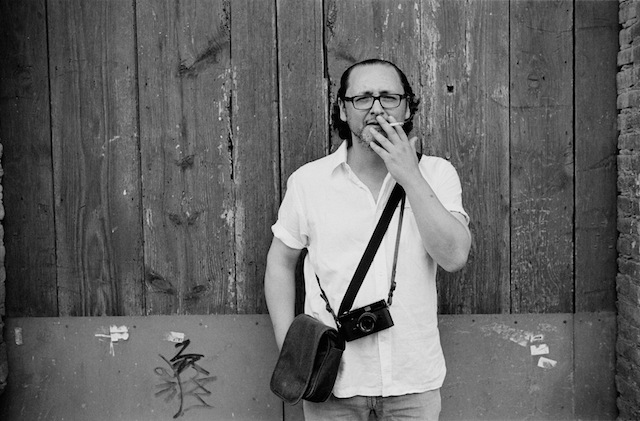  Tomas Badia, leica mp y cigarrito. © Daniel Belenguer.