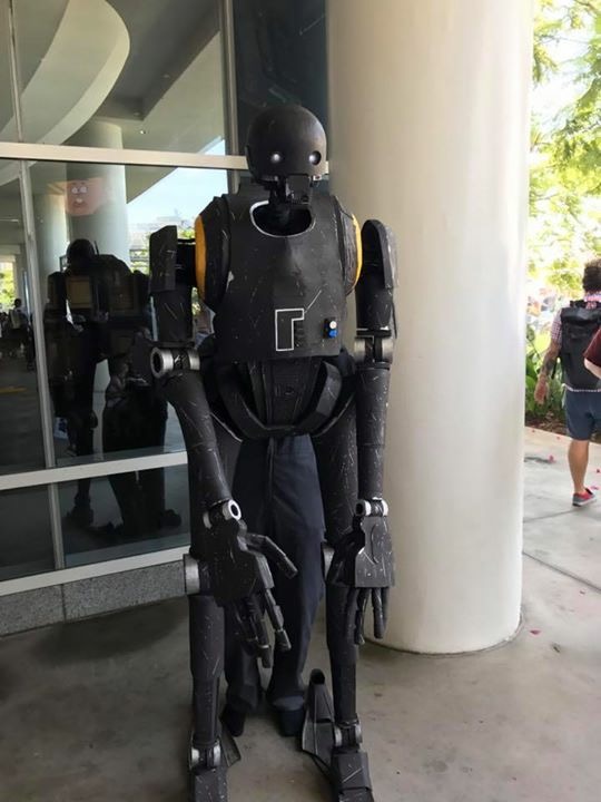 Most Impressive Fans: Darren Moser's Towering and Brilliant K-2SO Cosplay