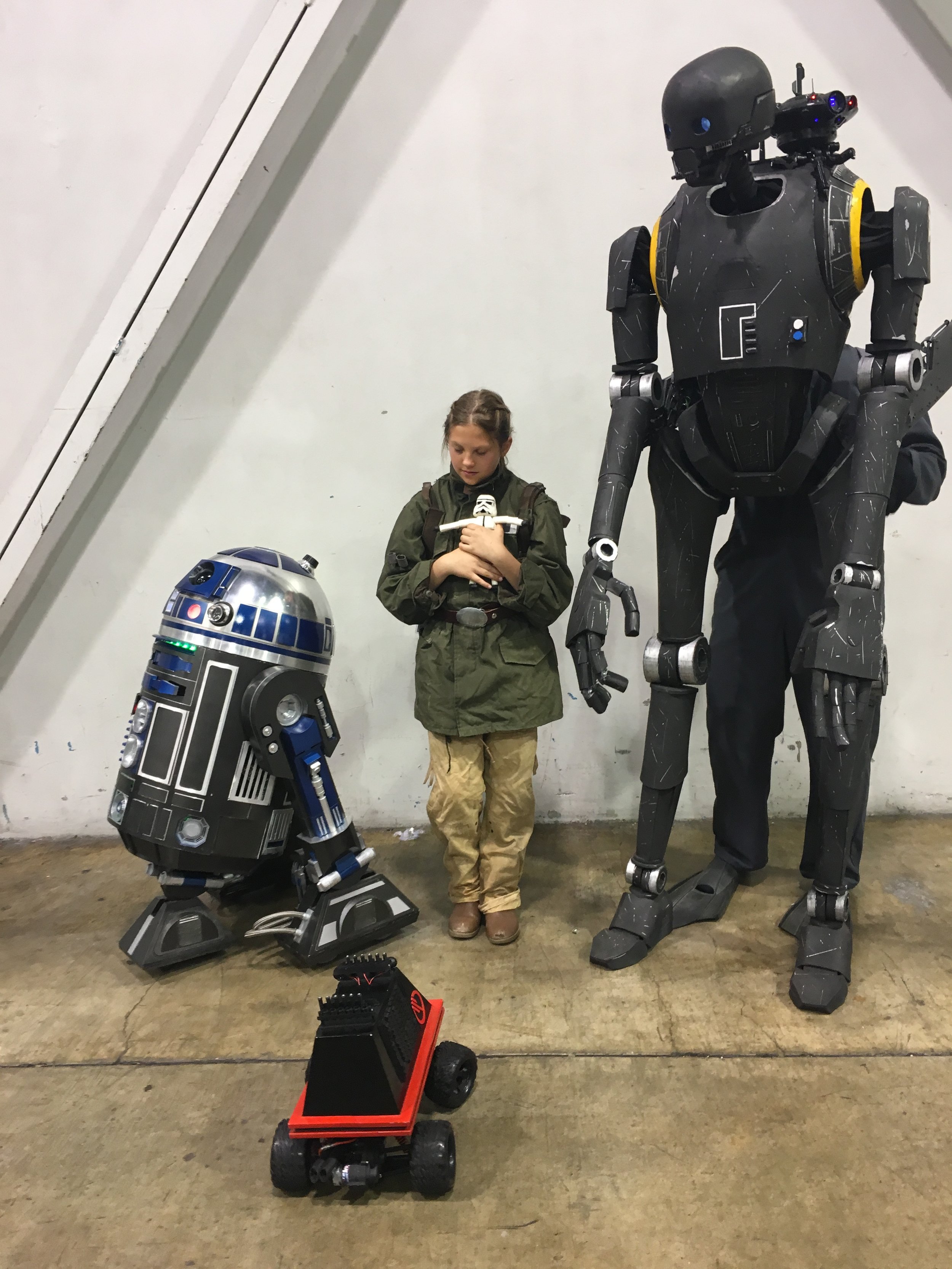 Most Impressive Fans: Darren Moser's Towering and Brilliant K-2SO Cosplay