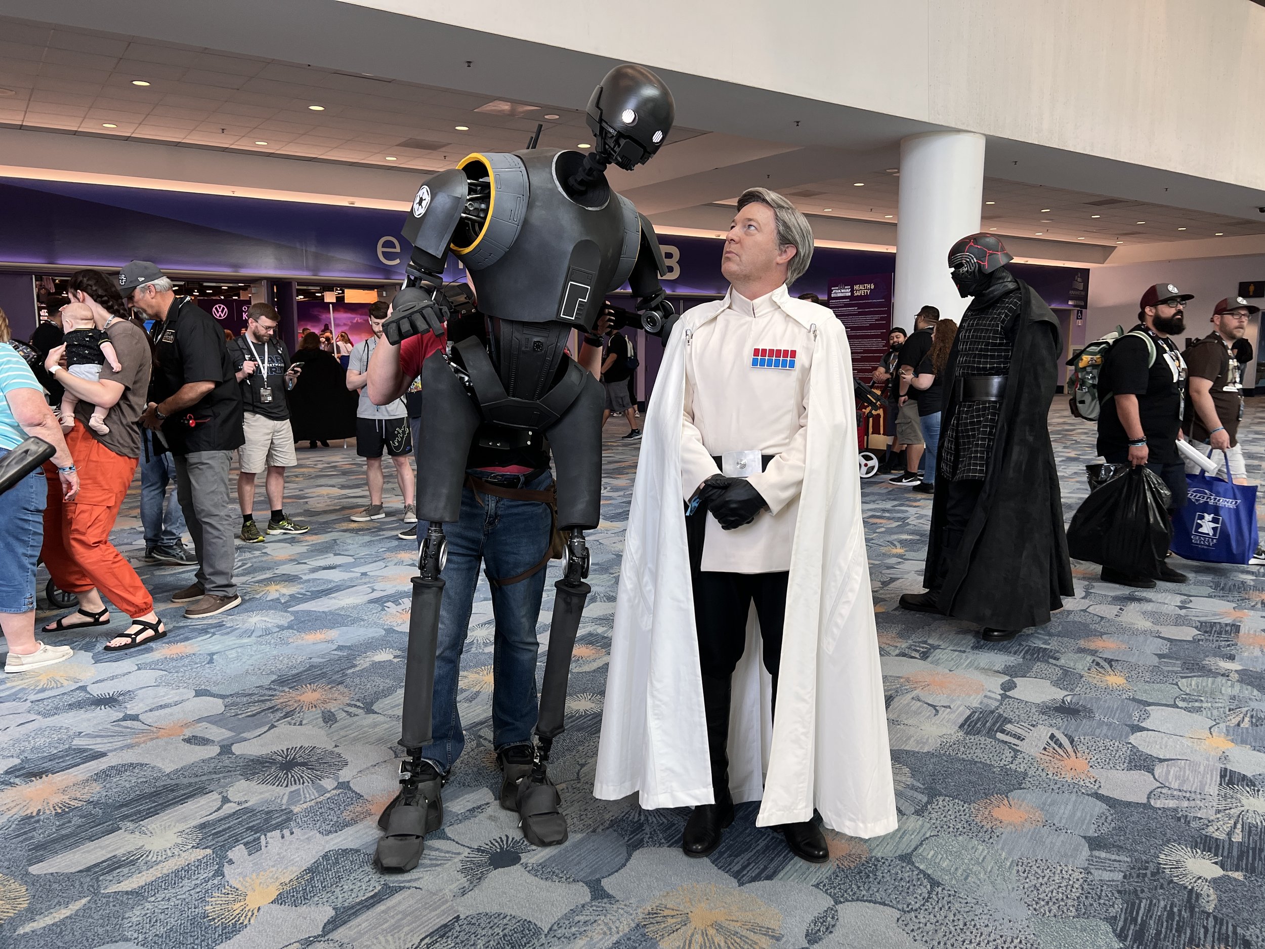Most Impressive Fans: Darren Moser's Towering and Brilliant K-2SO Cosplay