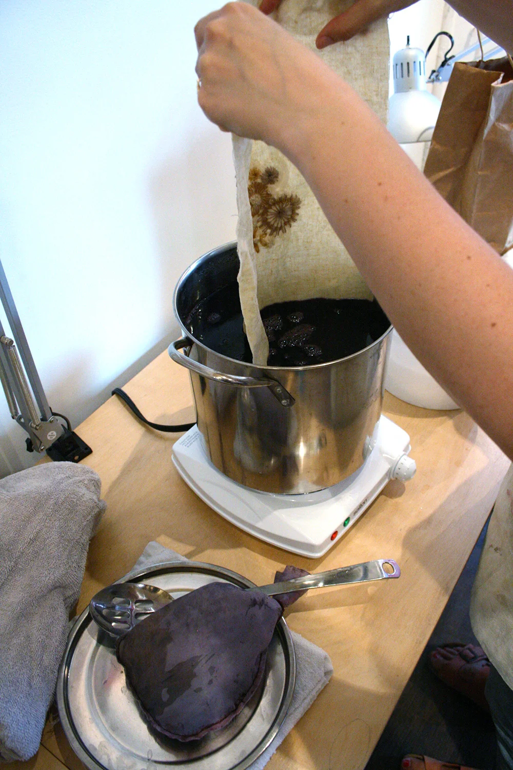 Here is a shot of this Sampler 3 going into the logwood dye. You can see how dark the purple is in this pot! 