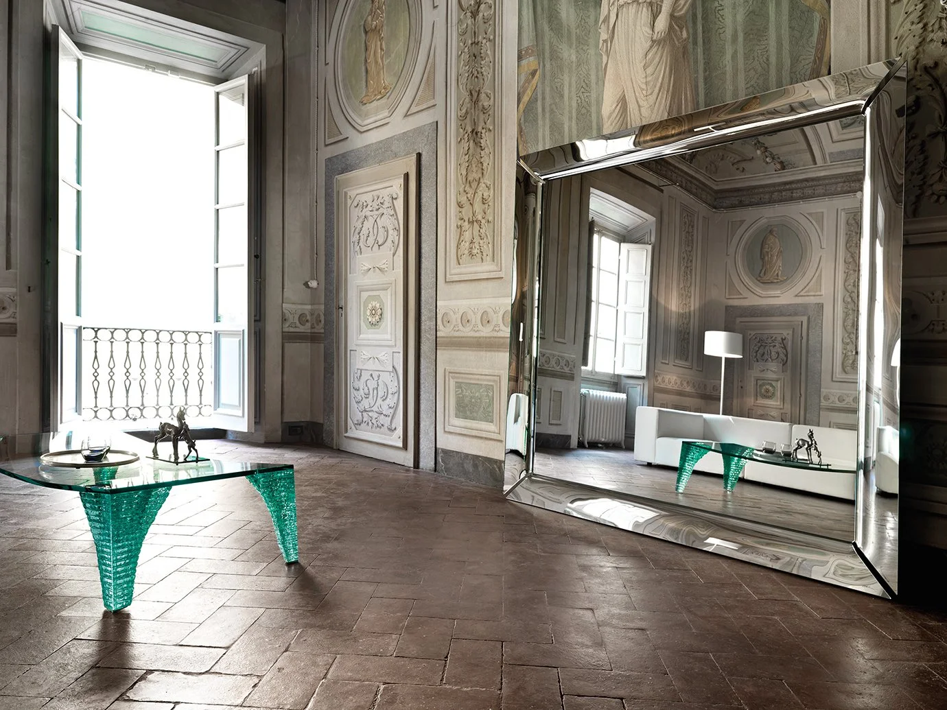 The Architecture of Reflection: Mastering Structural Glass and Fluid Transparency in Luxury Interiors