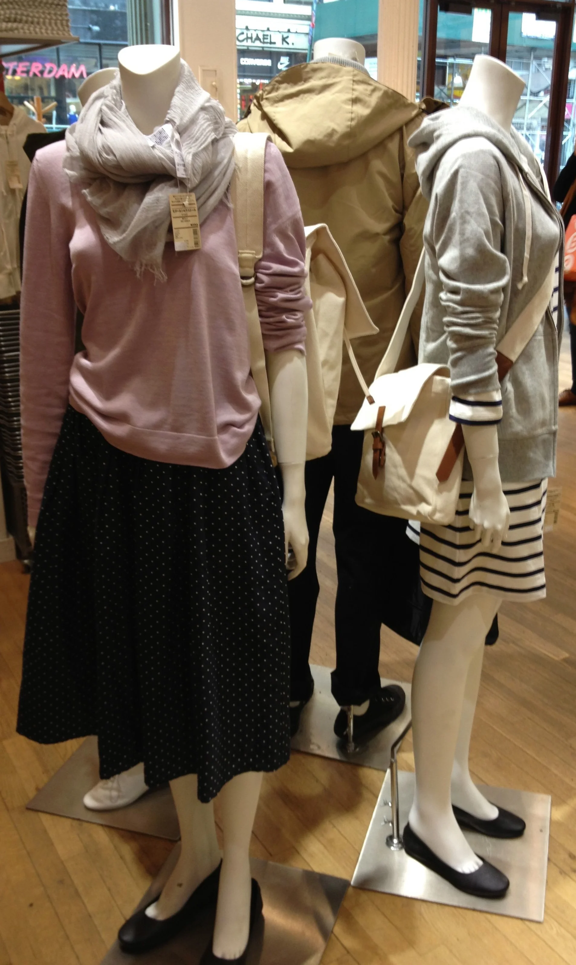 Cute-yet-mature ensembles that say, "I have real job and adult life, yet I am not dead inside."