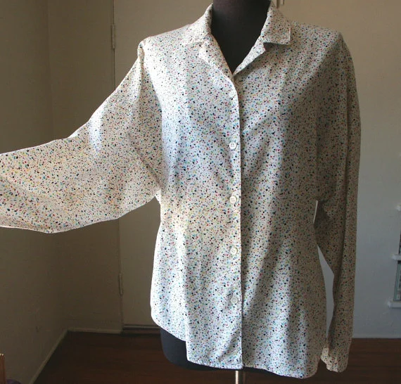 Dolman sleeve splatter dot fantasia (via Etsy ).