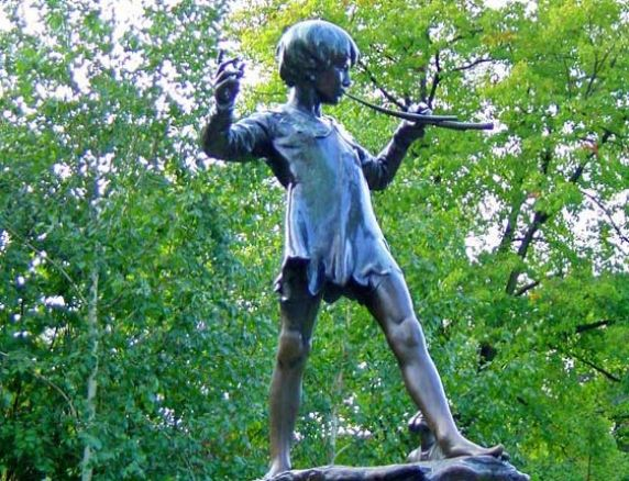 Statue of Peter Pan in Kensington Gardens, London