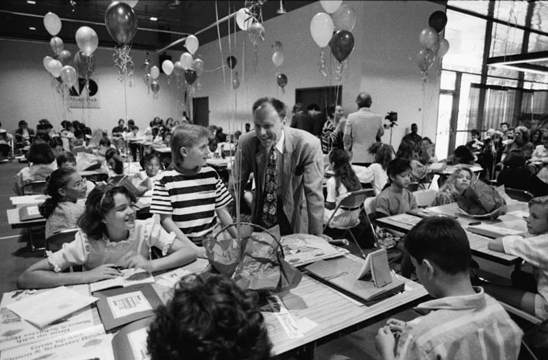 Lee Bennett Hopkins at a 1990 Miami Book Fair workshop for children (via Wikimedia )