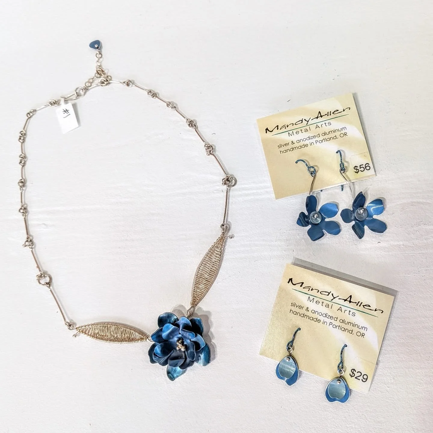 Very limited edition "Blue Rose" collection now only available @albertastreetgallery. 
Handmade from anodized aluminum, sterling silver, fine silver and niobium ear wires. 
#anodizedaluminum #floraljewelry #aluminumjewelry #bluerose