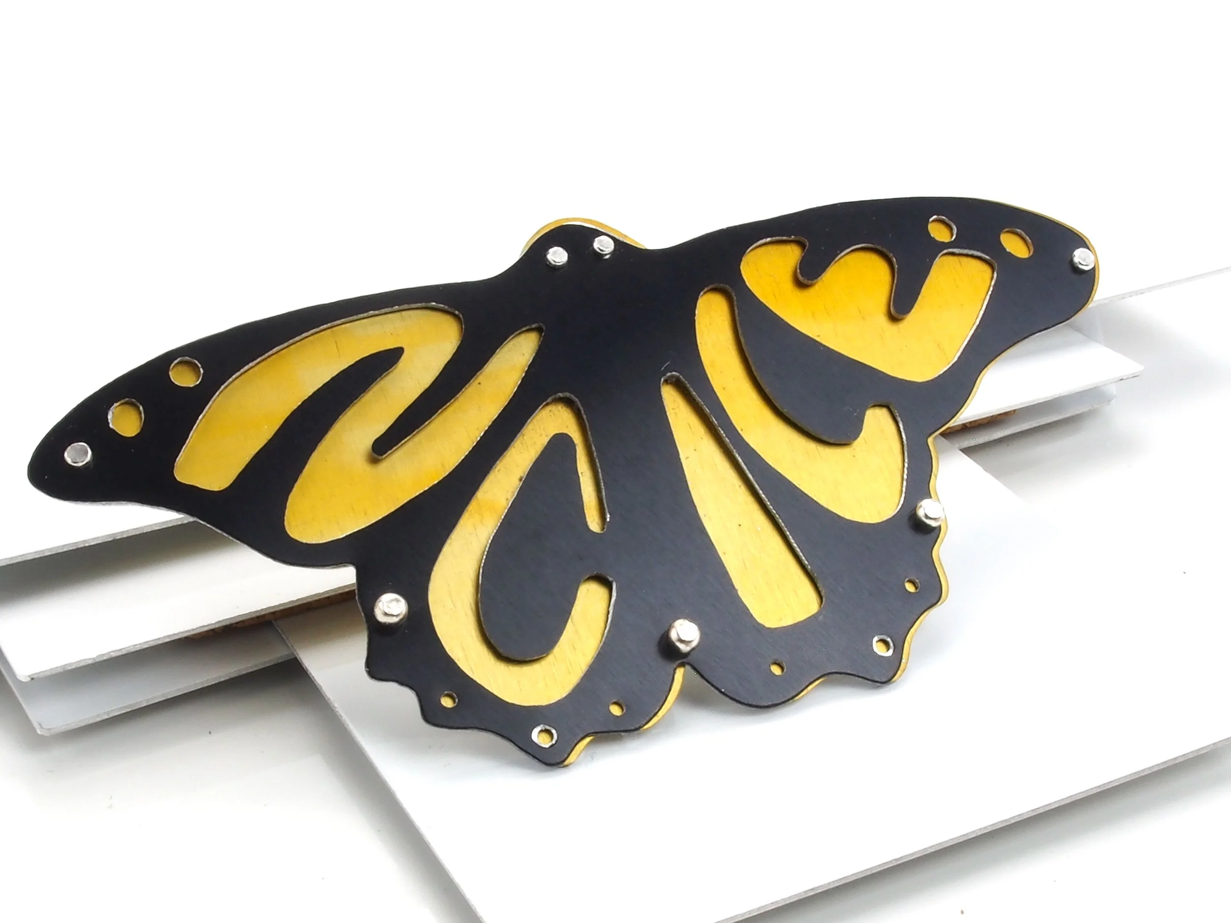 No_Ice_Pierce_Brooch_angle.jpg