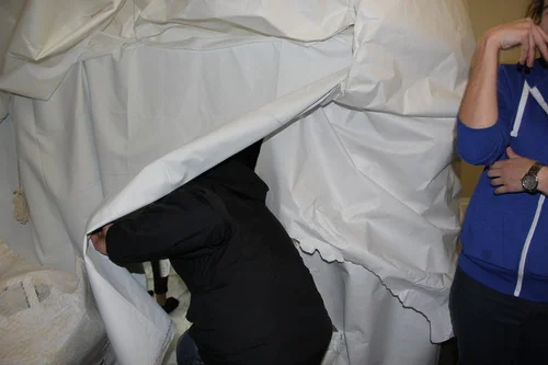 Installation is working, and now people are entering the fort. Projections begin when people enter the fort. 