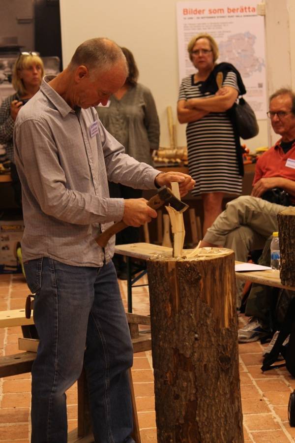Master craftsman Ramon Persson carving a spoon, very quickly.