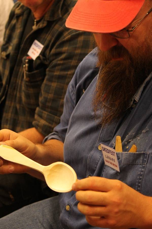 Barn checking out one of the quickly made spoons that either Knut or Ramon carved