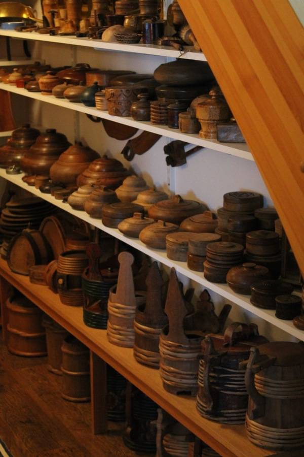 this was a very nice collection of wooden objects.