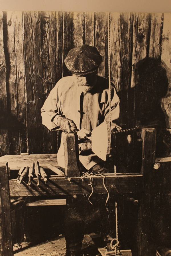  old photo of a bowl turner in Borås 