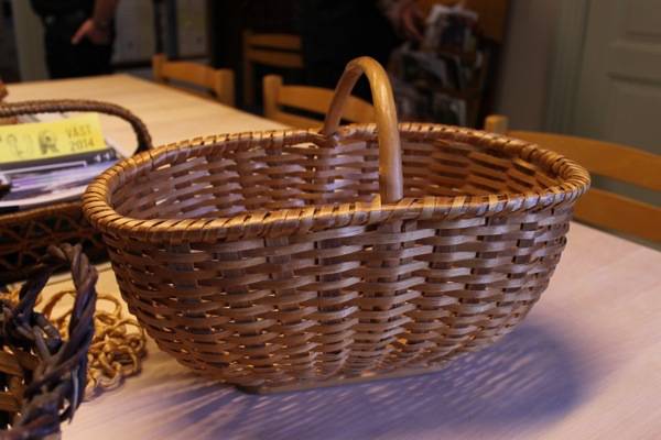  this is a unique basket from borås, split spruce, but down in the same style as the hazel baskets 