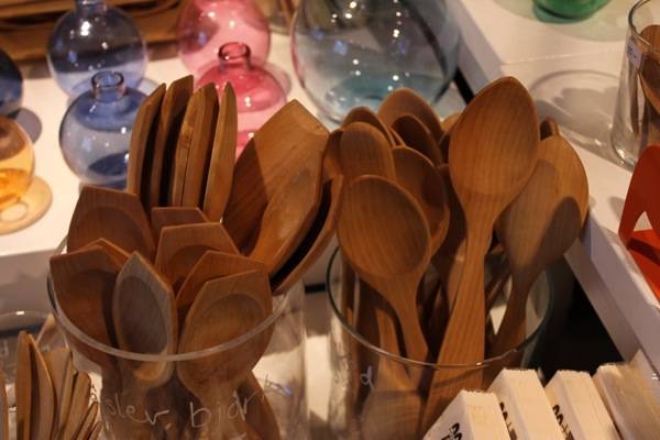  factory made production spoons, these are made in a town north of Stockholm. Folks want wooden spoons but the spooncarvers want to make one off's so the shop sells these as well. 