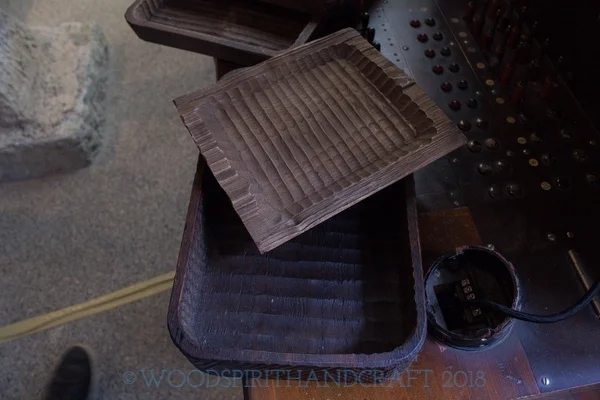 A few small trays.
