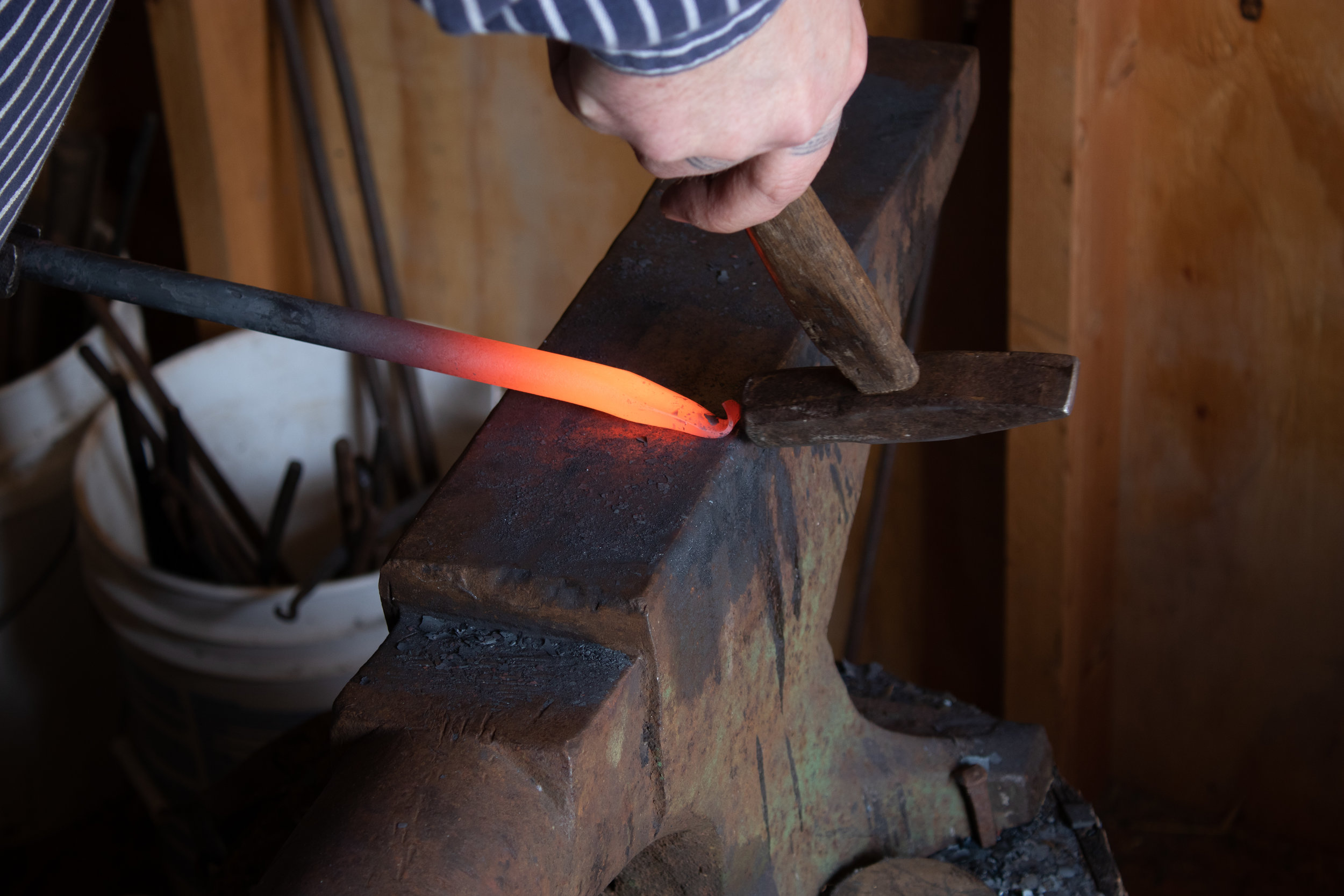 Easy blacksmith project - boot hook with a wooden handle turned on the  lathe 
