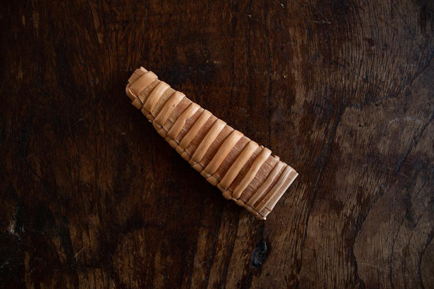 birch bark &amp; root sheath for @morakniv 106

www.woodspirithandcraft.com

#birchbarksheath #woodcarving #greenwoodworking