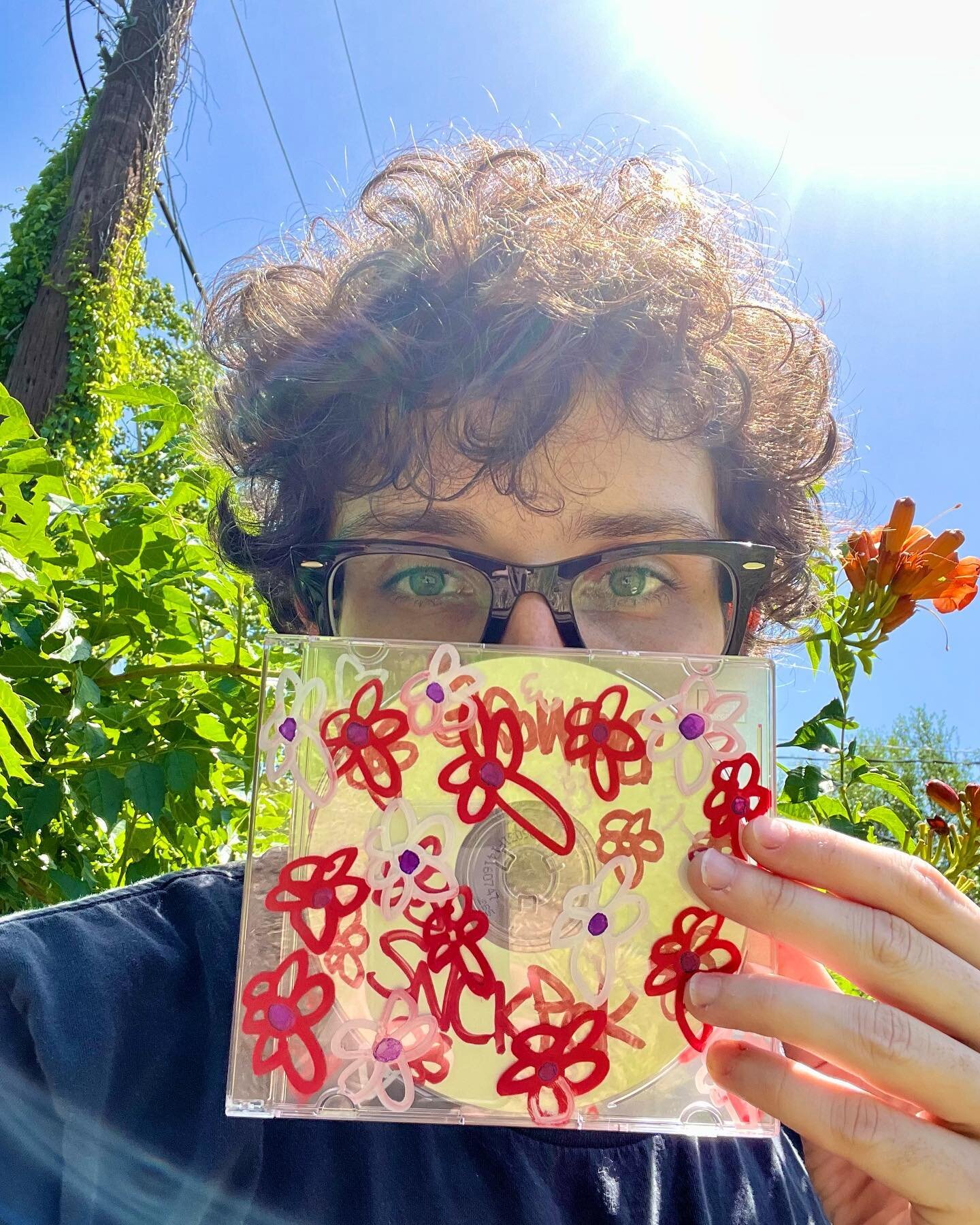 i made some DIY CD&rsquo;s for GROWING! let me know if you want one :) !!!!🐕🎶💖

being a musician in the streaming age means we earn the smallest fraction of a penny you&rsquo;ve ever seen per stream ❌ :(

to fix this i created some DIY CD&rsquo;s 