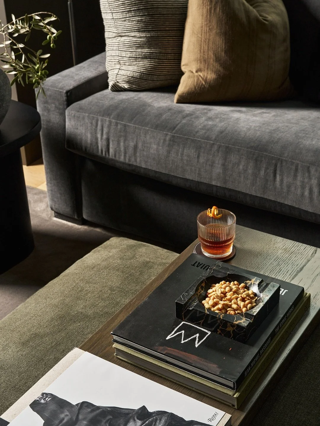 Fall styling, the designer way. 🍂

You don&rsquo;t need pumpkins in every corner to make your home feel like autumn. Instead, think layers, texture, and tone. A few of our favorite ways to transition your home into the season:

🌰 Bring in richer ma