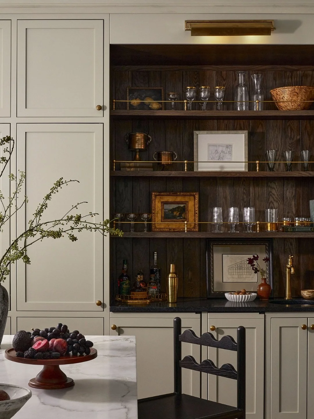 This kitchen is everyone&rsquo;s favorite for a reason. 🤎

Our Modern Tudor kitchen in Kennesaw blends timeless warmth with refined, modern details &mdash; a balance that feels both elevated and effortless.

Taupe perimeter cabinets ground the space