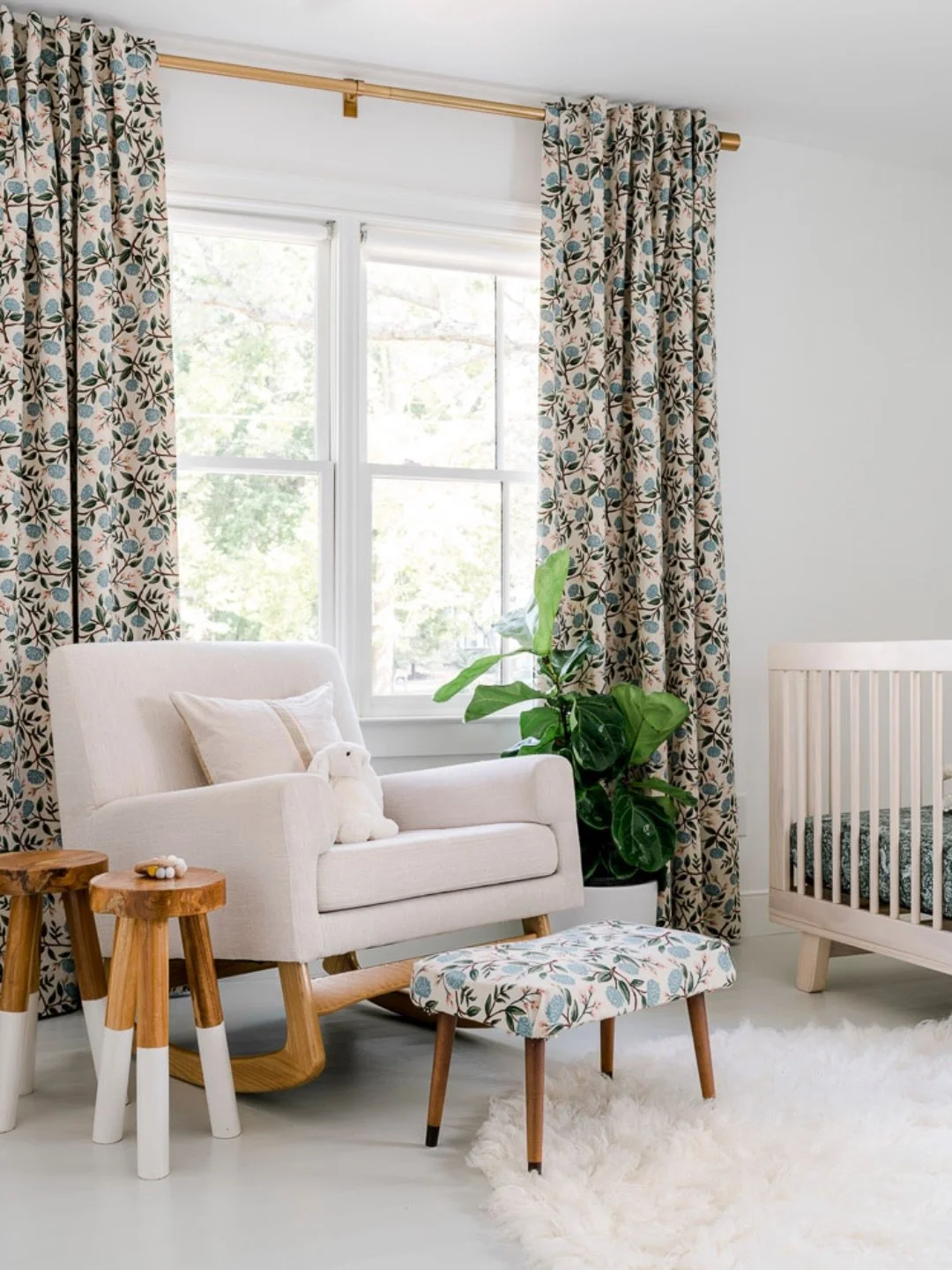 Florals? For spring? Groundbreaking. 😉

Happy First Day of Spring! 🌸

Photo: @aliharper