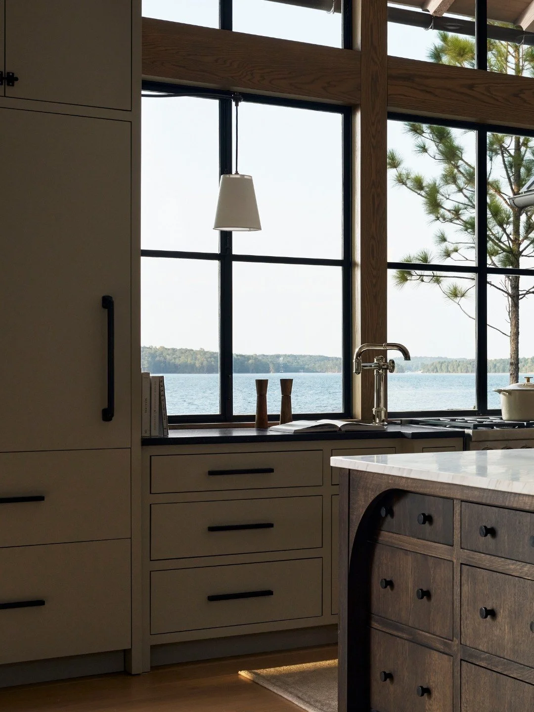 The heart of the home, with a view that's hard to compete with.

For the kitchen and dining spaces at Wicker Point, our goal was to create a feeling that was elegant yet grounded&mdash;sophisticated enough for entertaining, but warm enough for everyd