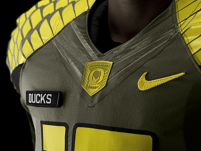 Nike-Football-Uniform-UofO-Away-Collar-2.jpg