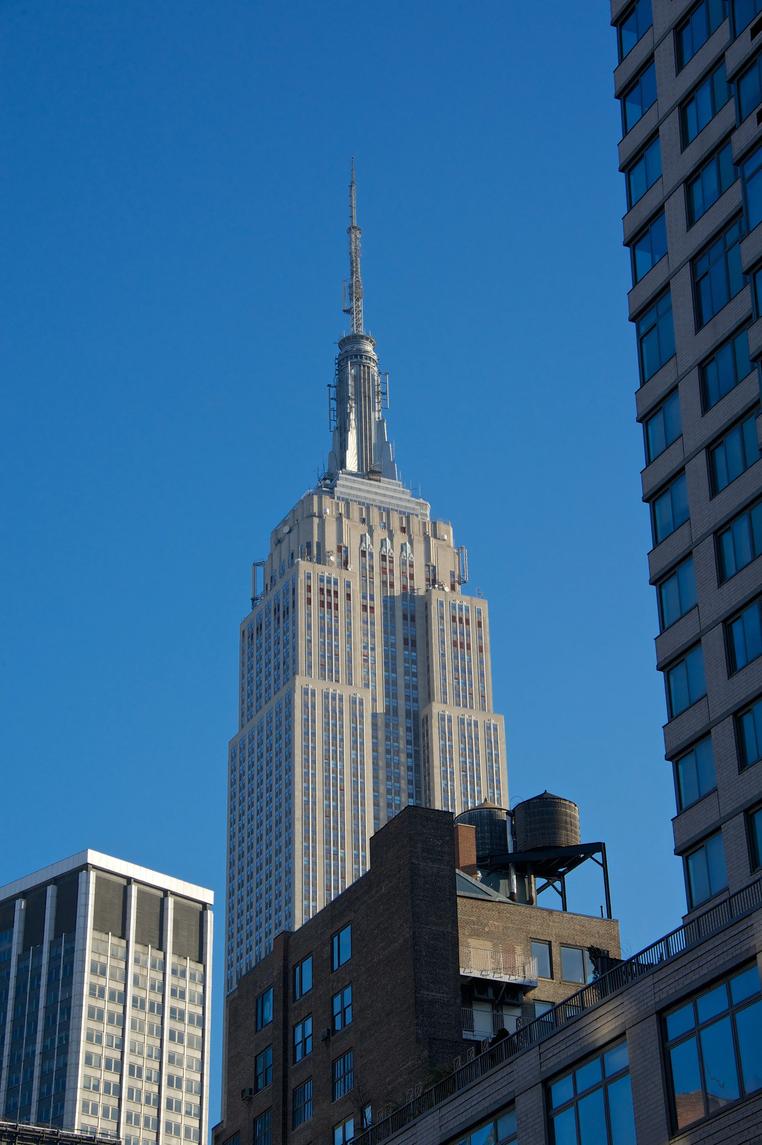 EMPIRE STATE BUILDING