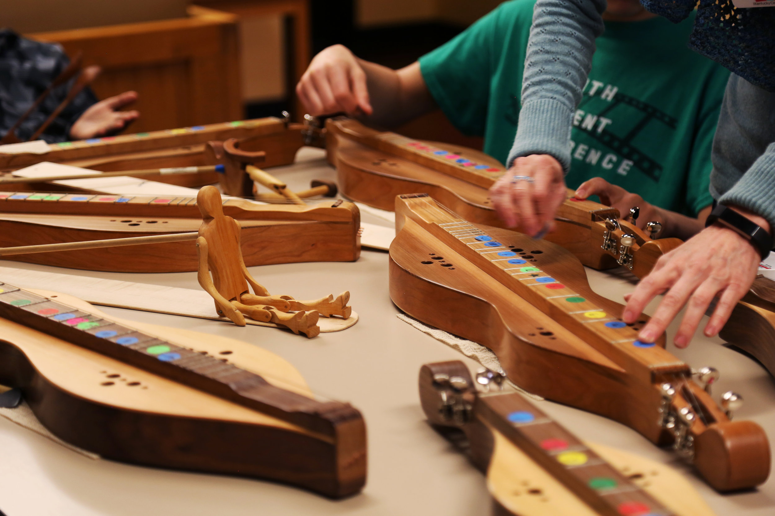     Children in crisis learn to play the Mountain Dulcimer (the Kentucky state instrument) with AIH artist Lorinda Jones. Here’s to finding creativity during a crisis!  For a video on our work with youth, follow this link: https://youtu.be/cWH-I_yX-U
