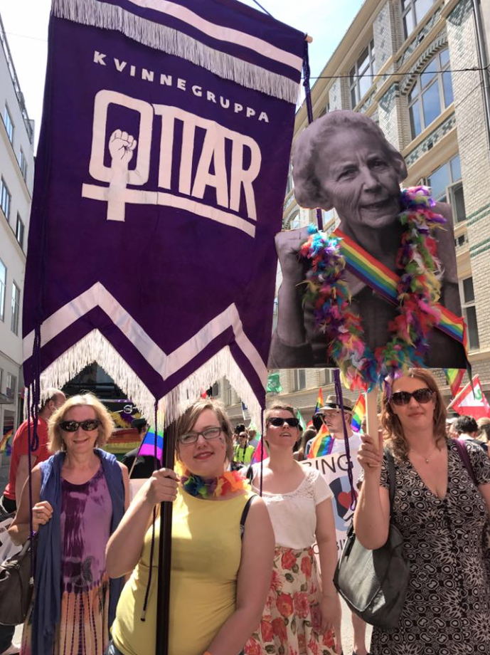 Martine Votvik bærer ottarfana under Pride 2017. Foto: Katarina Storalm