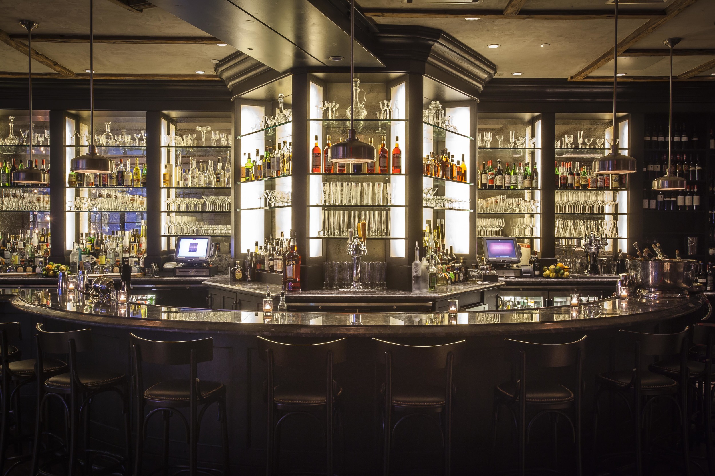 Cinquecento's impressive bar offers more than just nice design. Cocktails take the cake here. 