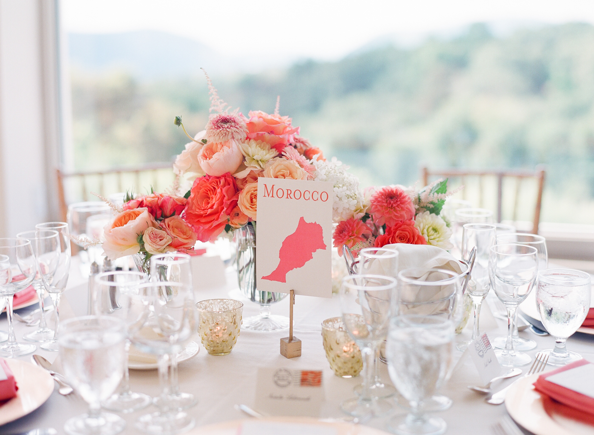 Elizabeth from Fleurescent absolutely nailed the coral, peach and pink color scheme that Kim envisioned!