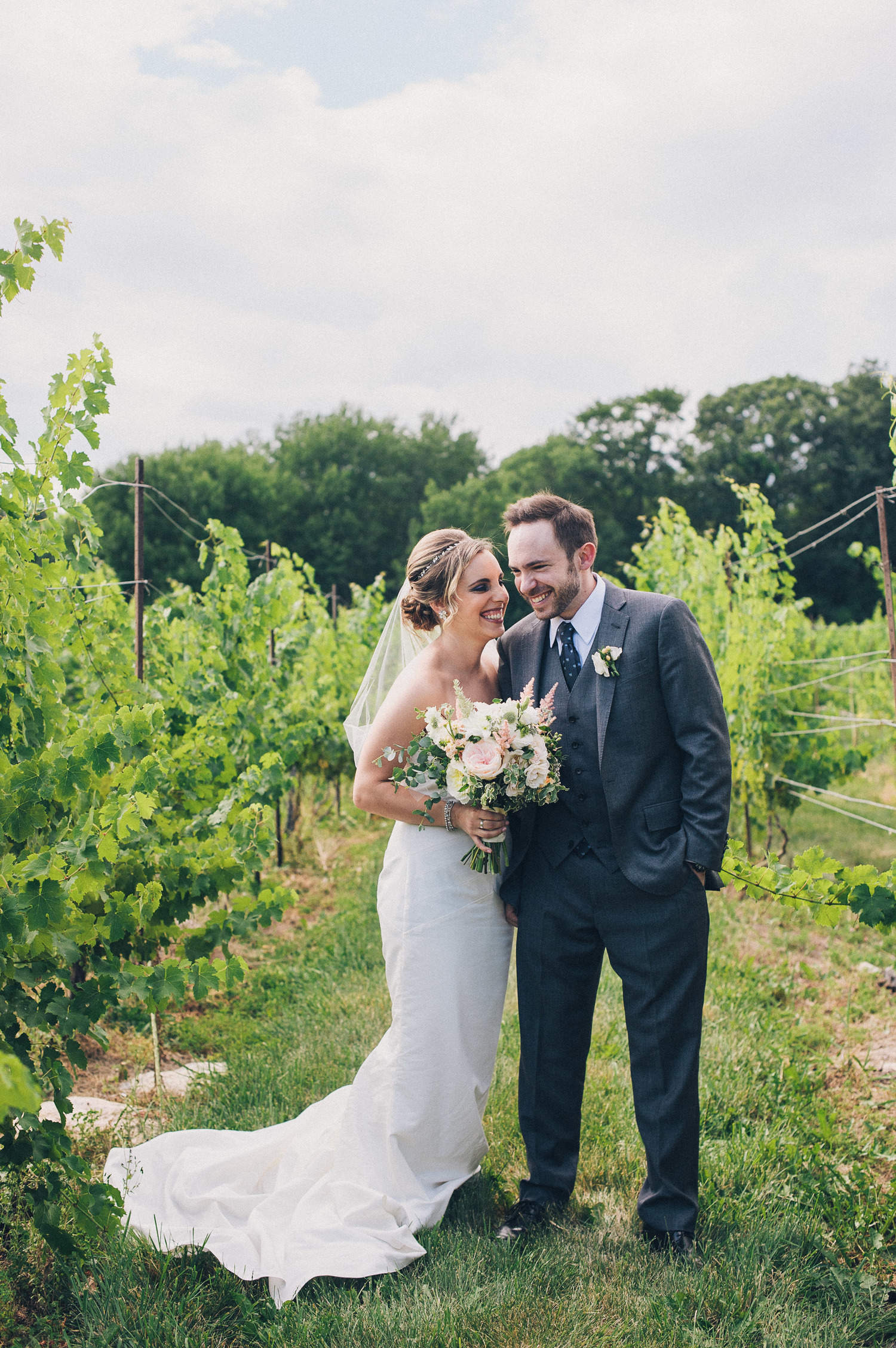 RW: Melissa + Jonah | Chamard Vineyards - Clinton, Connecticut