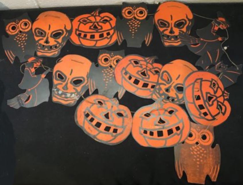 Gift Boutique Halloween Window Clings Decorations Decals 8 Pack Tombstone Haunted House Pumpkin Ghost Bats Skulls Cat Witch Owl Trick or Treat Kids Party Accessories