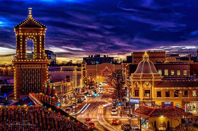 👋🏻 See you next year, Plaza lights. Great shot as always by @jonnyt50