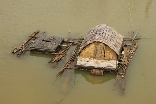 Houseboat.jpg