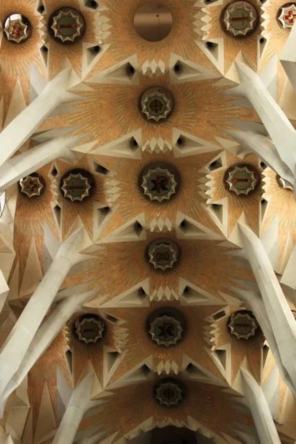 Sagrada interior.jpg