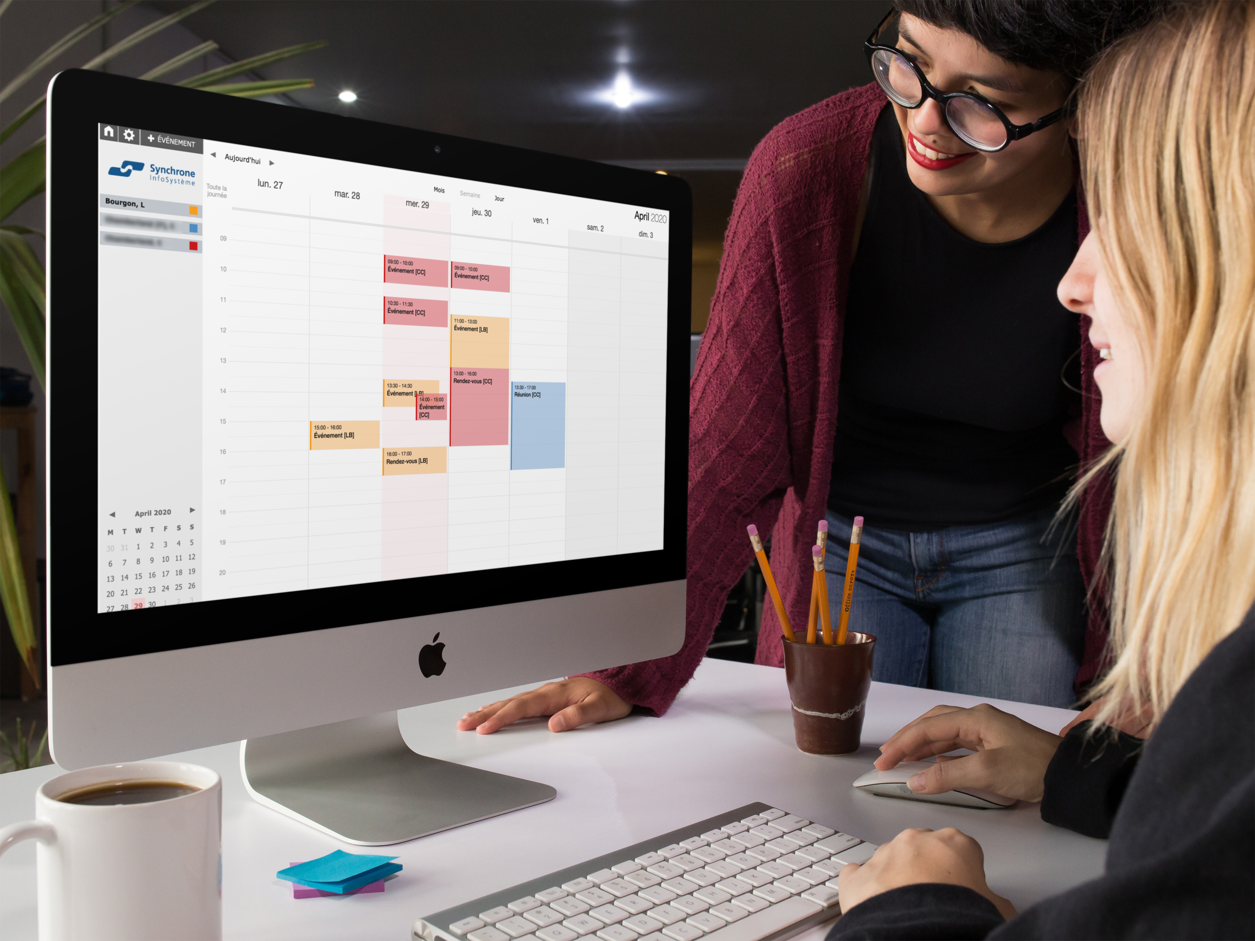 pair-of-women-using-an-imac-template-while-at-the-office-a16262.png