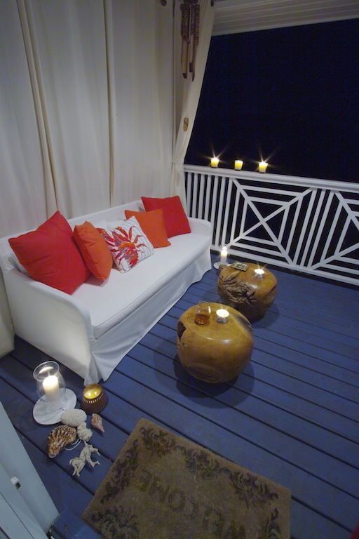 Veranda Lounge at night 2.jpg