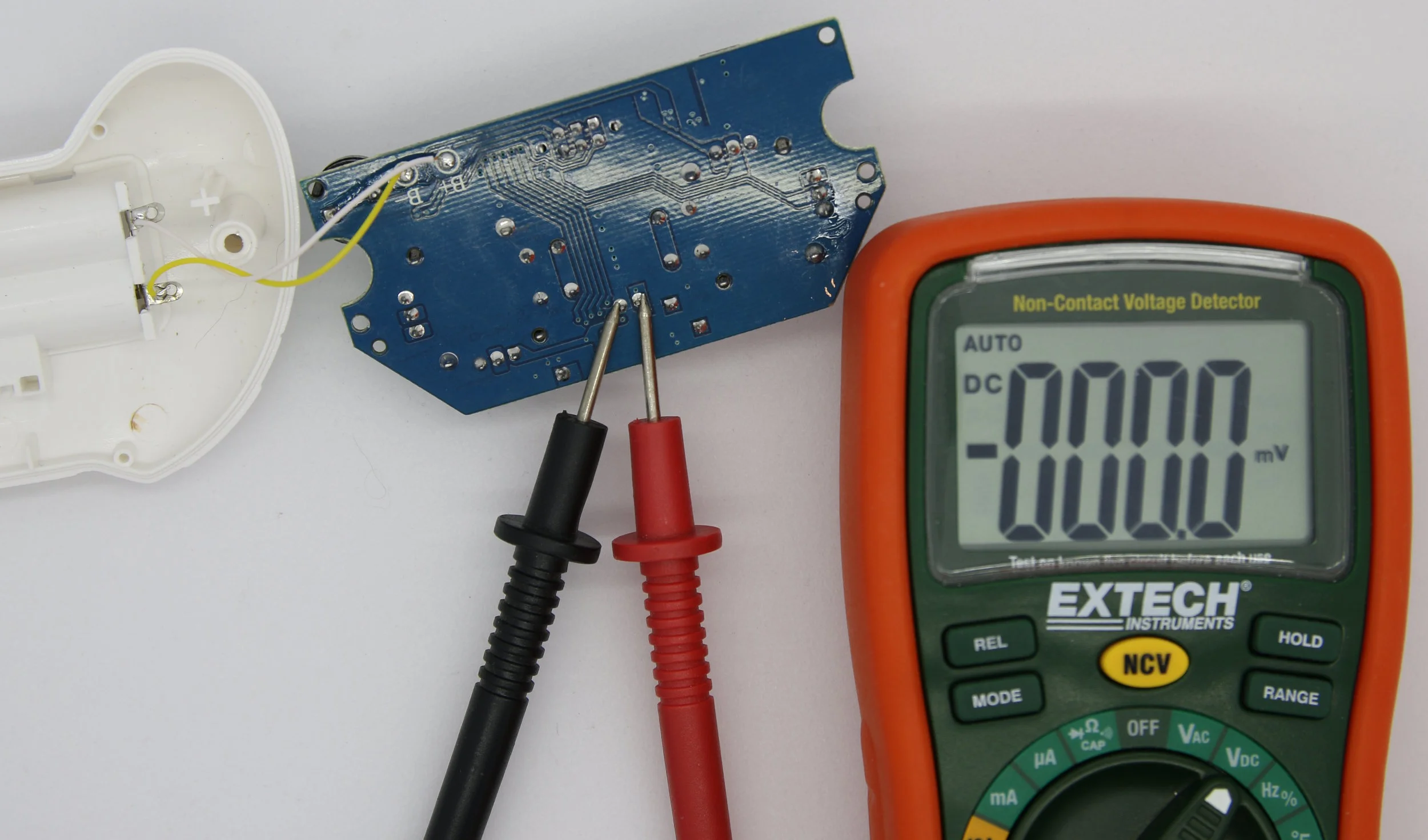 Figure 2-3: Making the controller LED voltage measurement (LED is off)