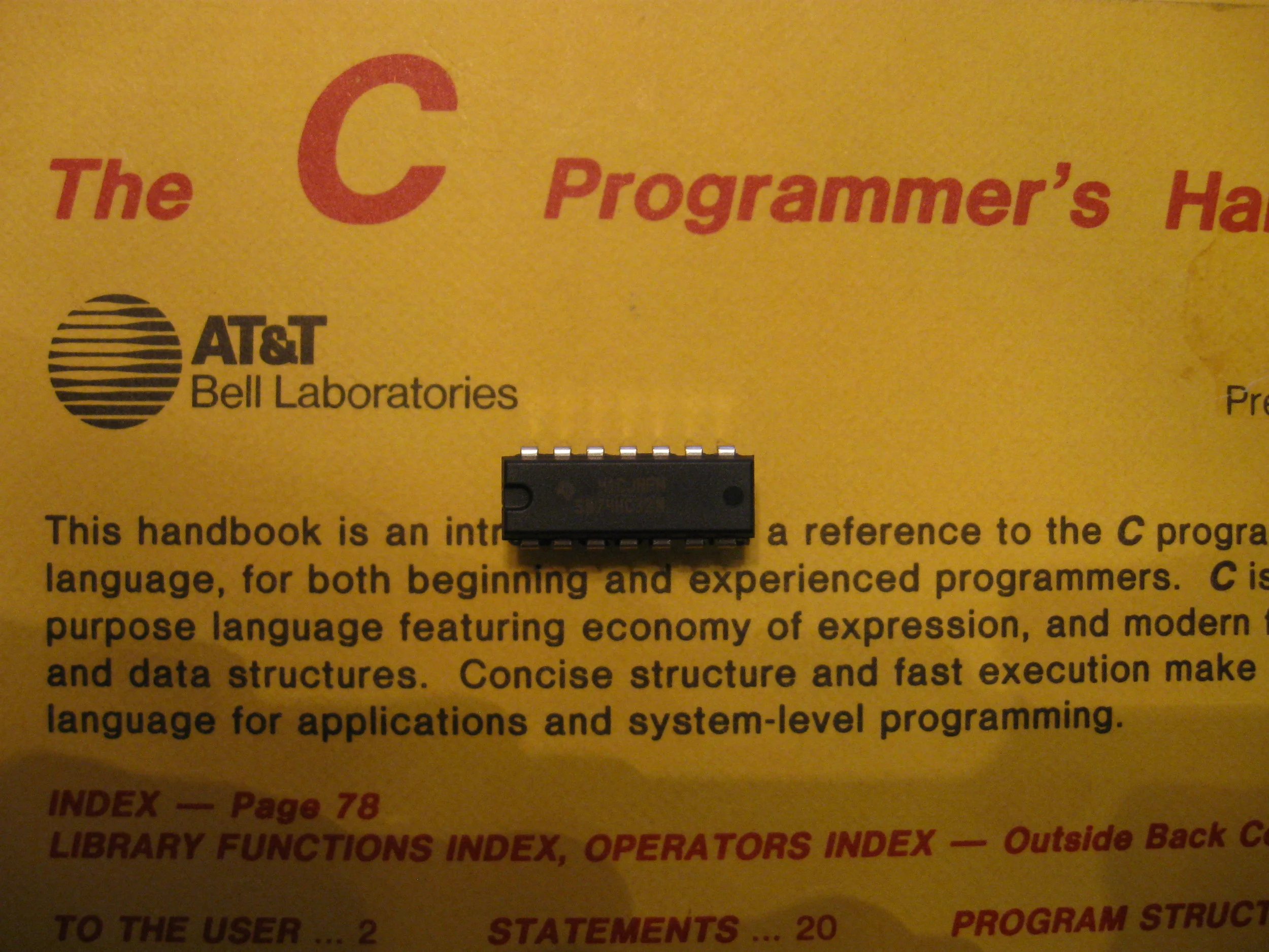 A Texas Instruments SN74HC32N quad 2 input OR gate.