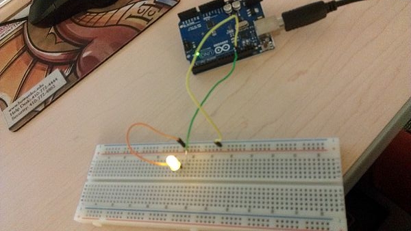 338px-Arduino_Blinking_LED.jpg